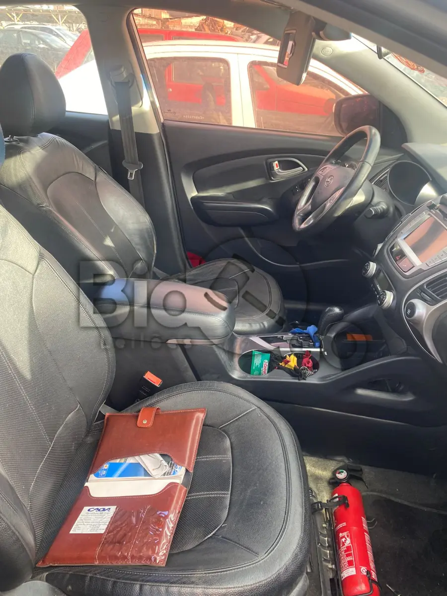 LOTE 004 - Espécie: MISTO / Marca: I / Modelo: HYUNDAI IX35 2.0 / Placa: ISK9549 / UF: PR / Município: Pato Branco / Ano fabricação: 2011 / Ano modelo: 2011 / Cor: PRATA / Chassi: KMHJU81BBCU325985 / Motor: G4KDBU413186 / RENAVAM: 00373829264