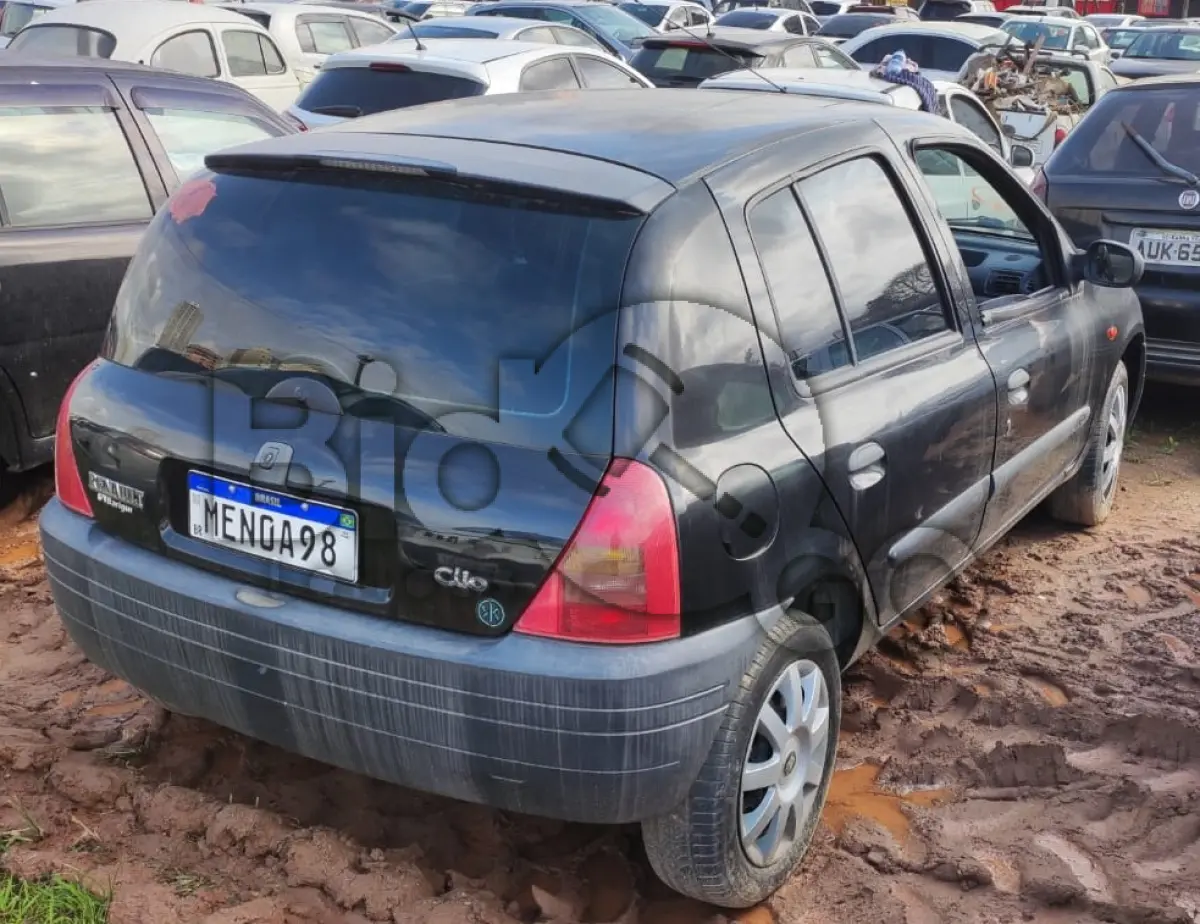 LOTE 002 - Espécie: PASSAGEIRO / Marca: RENAULT / Modelo: CLIO RL 1.0 / Placa: MEN0A98 / UF: SC/ Município:  Balneário Camboriú / Ano fabricação: 2001 / Ano modelo: 2001 / Cor: PRETA / Chassi: 93YBB0Y052J319069 / Motor: D7DC760F036811 / RENAVAM: 00777511606