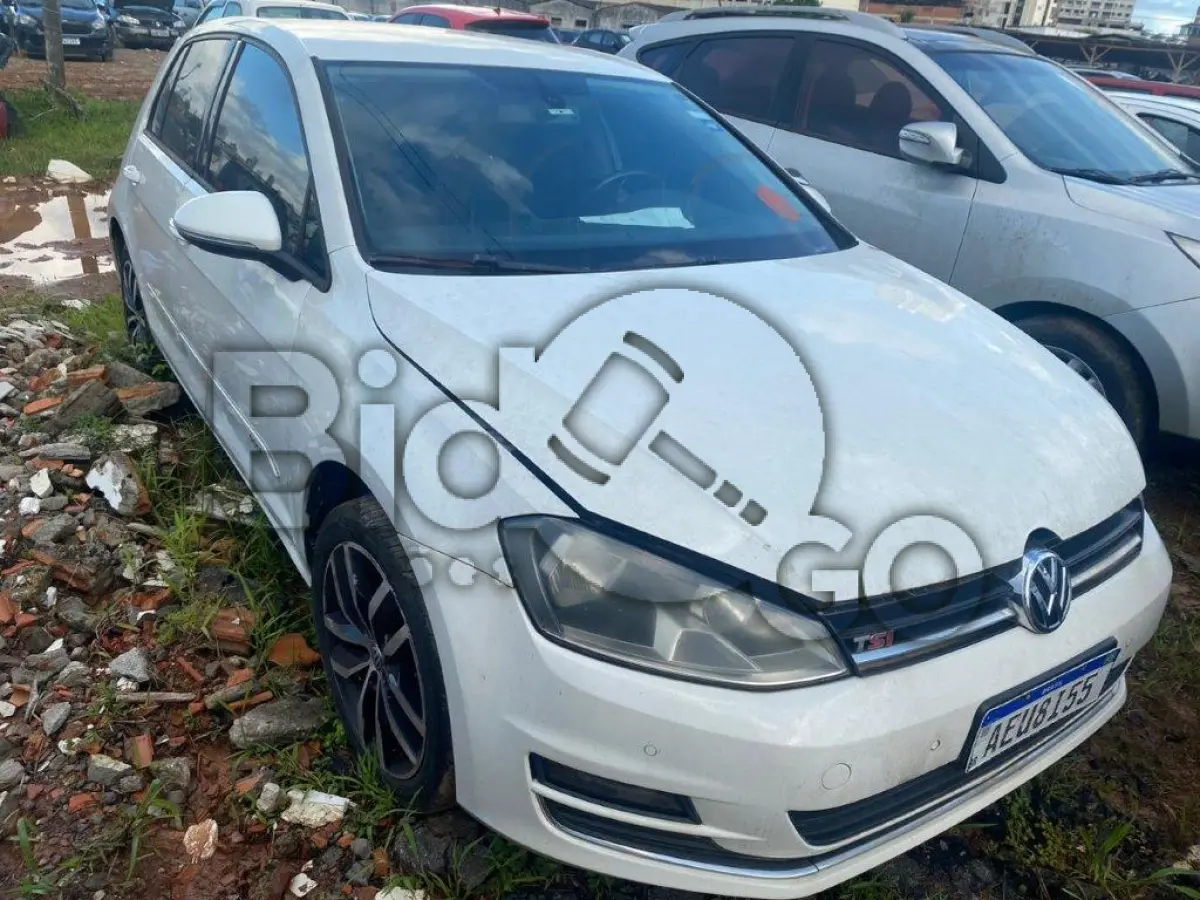 LOTE 003 - Espécie: PASSAGEIRO / Marca: I / Modelo: VW GOLF HIGHLINE AA / Placa: AEU8I55 / UF: PR / Município: Apucarana / Ano fabricação: 2014 / Ano modelo: 2014 / Cor: BRANCA / Chassi: WVWHD6AUXEW369237 / Motor: CHP155615 / RENAVAM: 01010030253