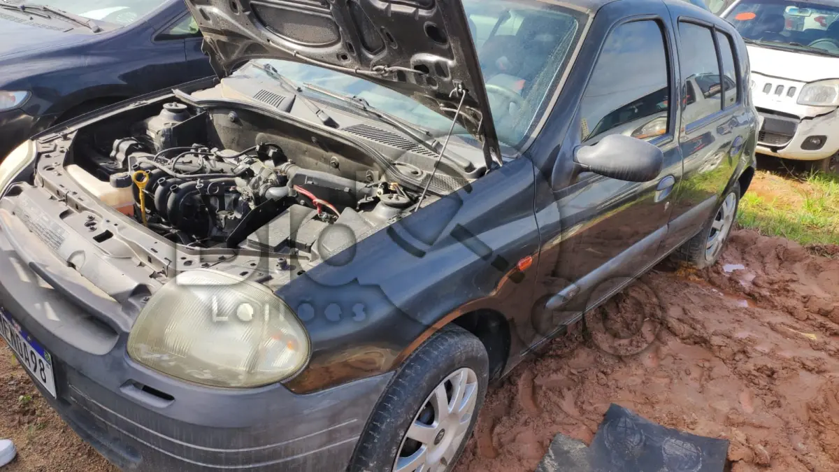 LOTE 002 - Espécie: PASSAGEIRO / Marca: RENAULT / Modelo: CLIO RL 1.0 / Placa: MEN0A98 / UF: SC/ Município:  Balneário Camboriú / Ano fabricação: 2001 / Ano modelo: 2001 / Cor: PRETA / Chassi: 93YBB0Y052J319069 / Motor: D7DC760F036811 / RENAVAM: 00777511606