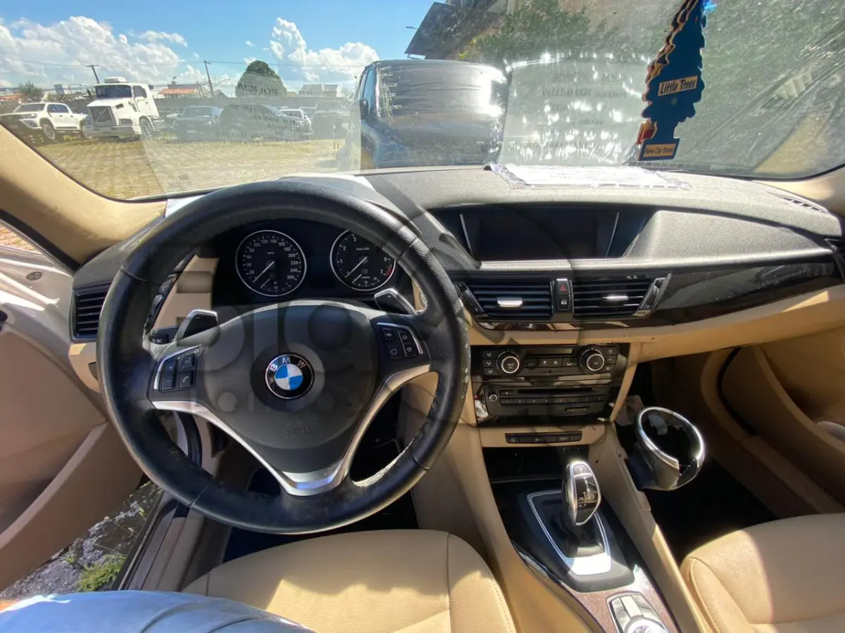 LOTE 001 - BMW X1 SDRIVE20I VL91  / Ano fabricação: 2014 / Ano modelo: 2014 / Cor: BRANCA