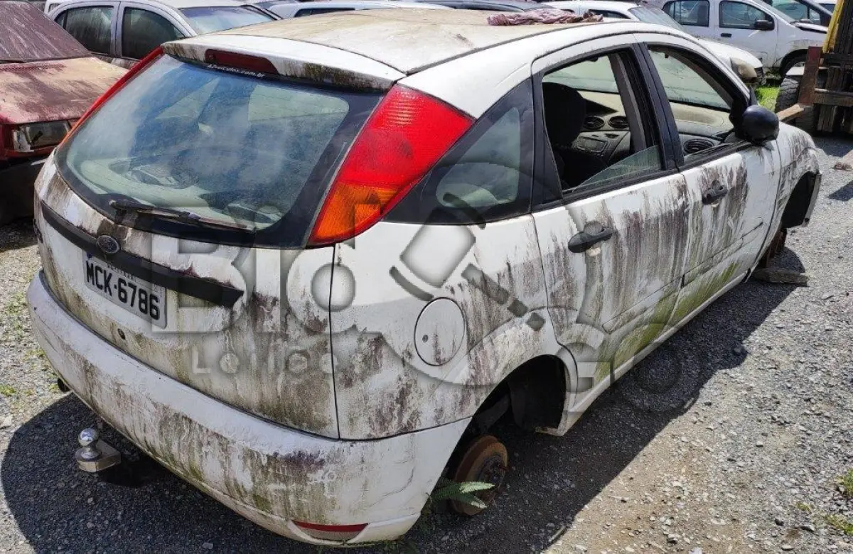 LOTE 033 - FORD FOCUS 1.8L HÁ