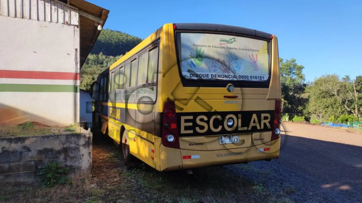 LOTE 018 - ÔNIBUS ESCOLAR VW 15.190/INDUSCAR FOZ 2500, Fabricação/Modelo: 2009/2009