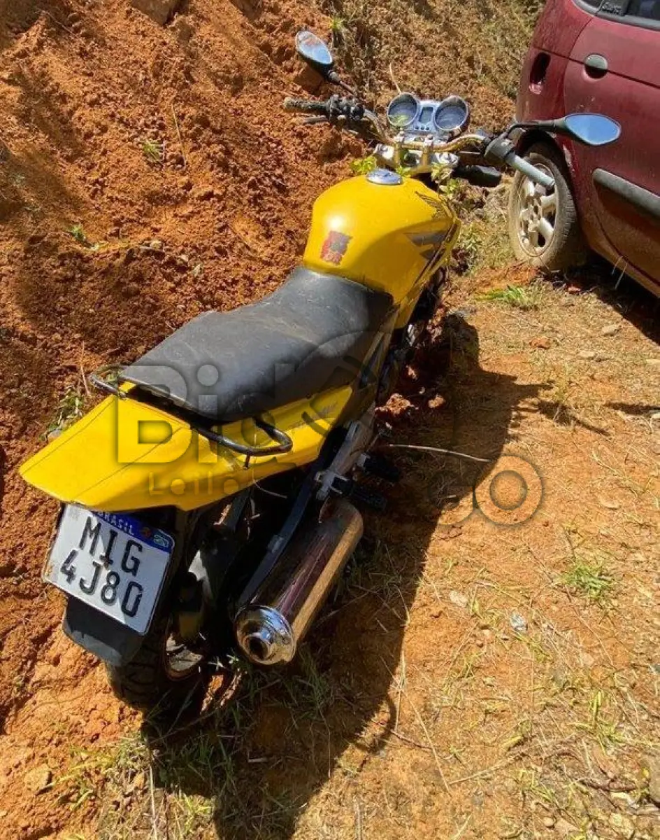 LOTE 011 - Espécie: PASSAGEIRO / Marca: HONDA / Modelo: CBX 250 TWISTER / Placa: MIG4J80 / UF: SC / Município: Blumenau / Ano fabricação: 2006 / Ano modelo: 2006 / Cor: AMARELA / Chassi: 9C2MC35007R023747 / Motor: MC35E7023747 / RENAVAM: 00903915480