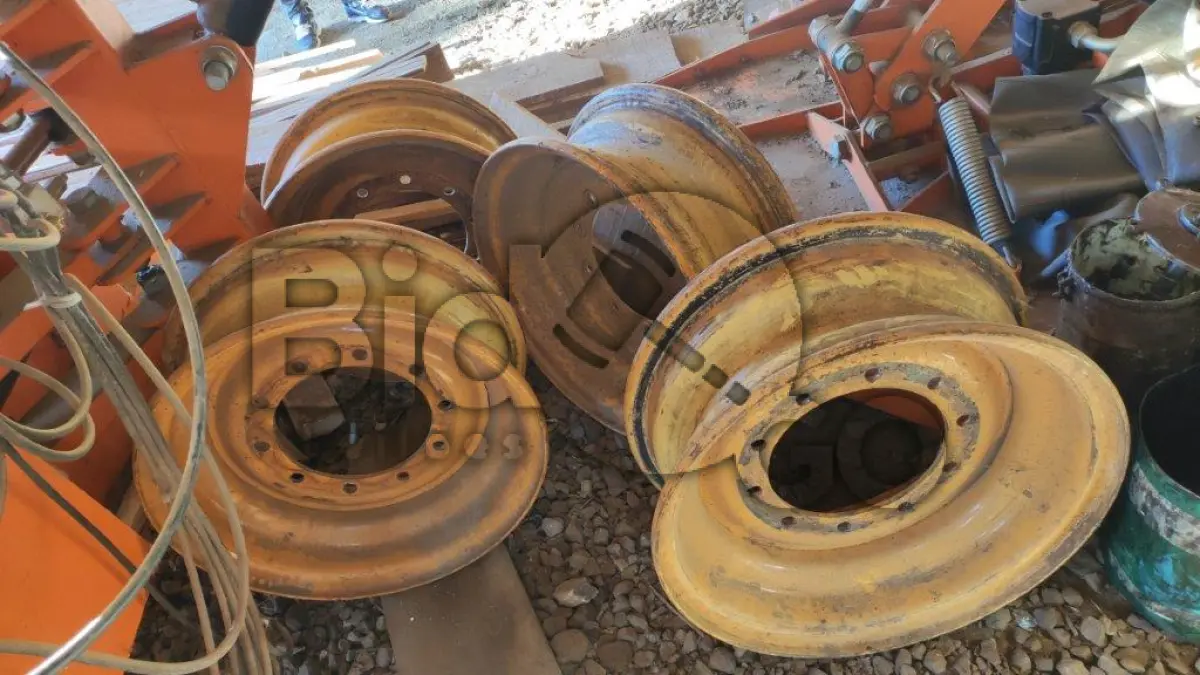 LOTE 016 - Rodas de ferro para motoniveladora
