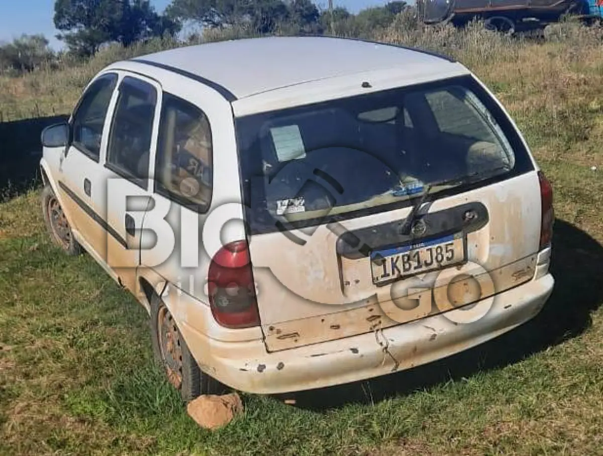 LOTE 007 - Veículo marca/modelo: I/GM CORSA SUPER W Ano: 2001