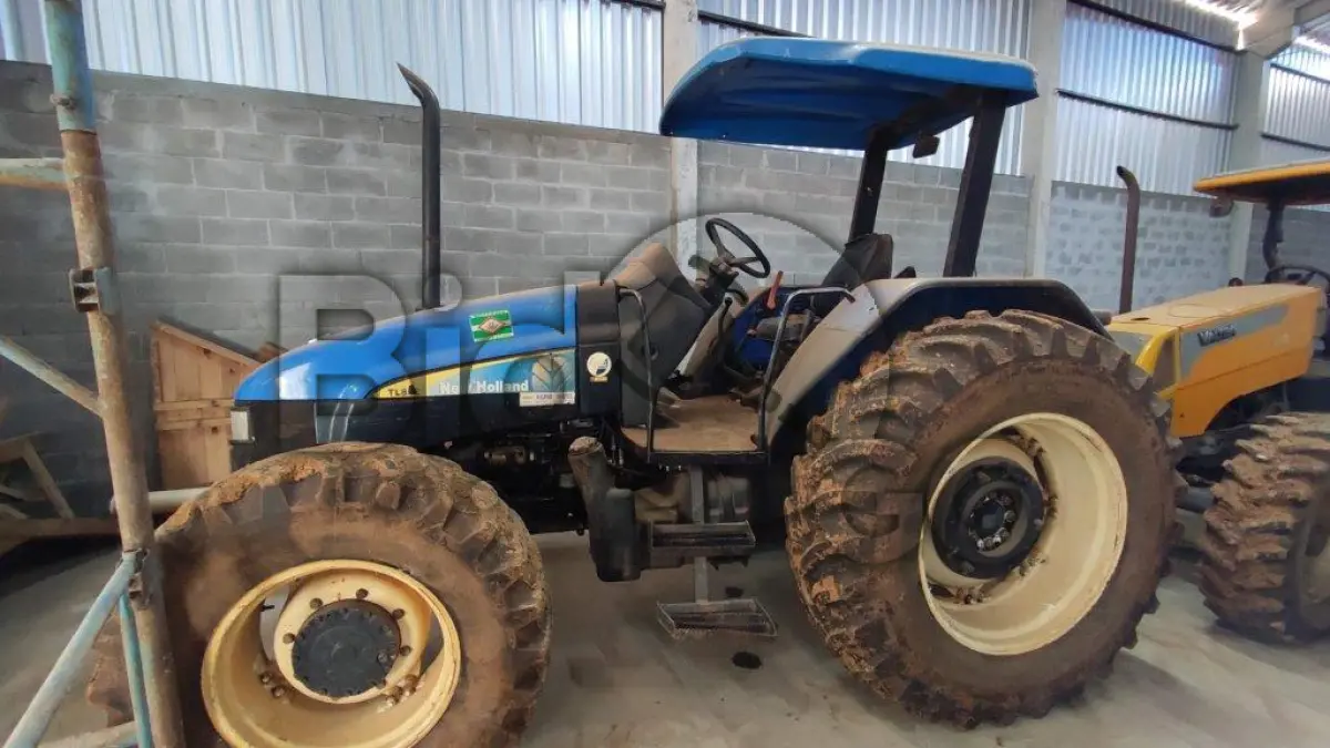 LOTE 013 - Trator Agrícola, Marca: New Holland, Modelo: TL-85E, Fabricação: 2008
