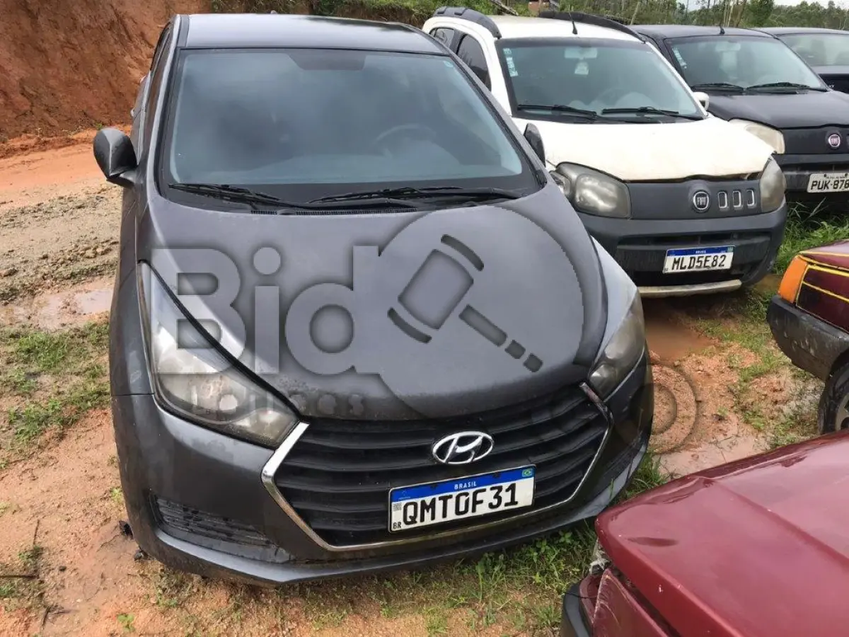 LOTE 017 - Espécie: PASSAGEIRO / Marca: HYUNDAI / Modelo: HB20 1.0M COMFORT / Placa: QMT0F31 / UF: SP / Município: São Paulo / Ano fabricação: 2017 / Ano modelo: 2017 / Cor: CINZA / Chassi: 9BHBG51CAJP803506 / Motor: F3LAHU808161 / RENAVAM: 01127158330