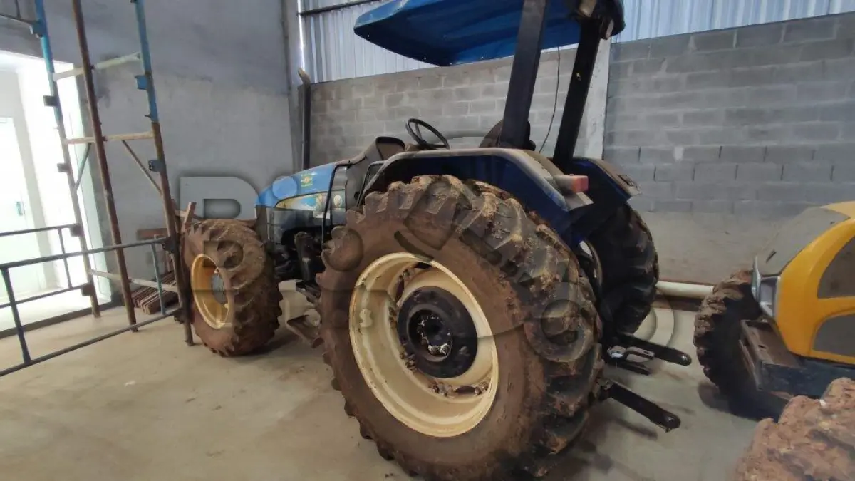 LOTE 013 - Trator Agrícola, Marca: New Holland, Modelo: TL-85E, Fabricação: 2008