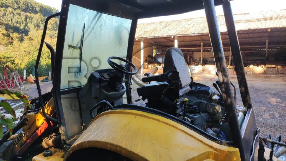 LOTE 002 - Retroescavadeira New Holland LB110, Fabricação: 2010
