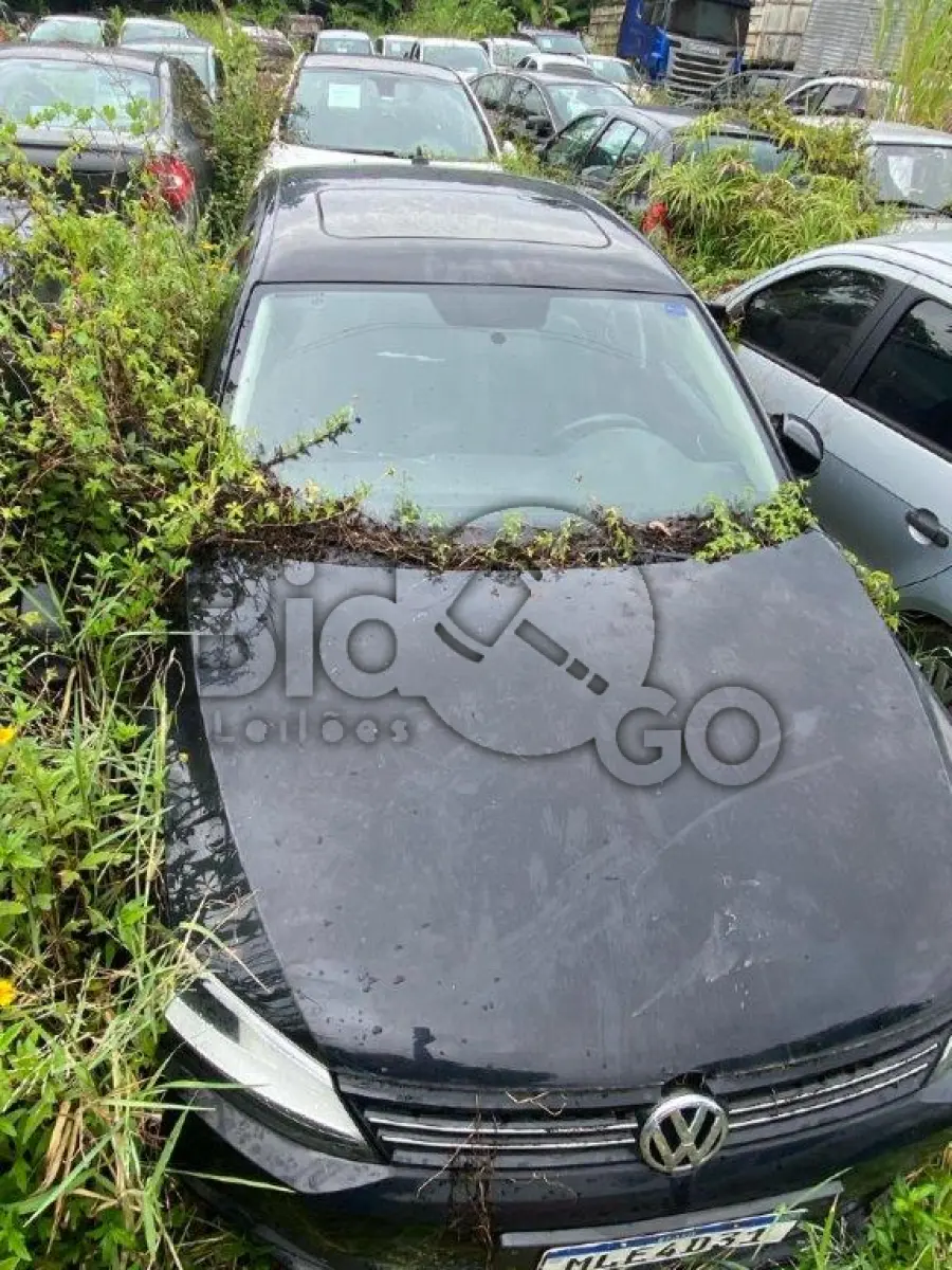 LOTE 005 - Espécie: PASSAGEIRO / Marca: I / Modelo: VW JETTA 2.0 / Placa: MLE4D31 / UF: SC / Município: Joinville / Ano fabricação: 2012 / Ano modelo: 2012 / Cor: PRETA / Chassi: 3VWDJ2168DM034796 / Motor: CKJ024880 / RENAVAM: 00508912970