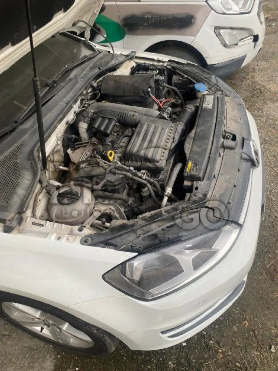 LOTE 041 - Espécie: PASSAGEIRO / Marca: I / Modelo: VW GOLF COMFORTLINE AA / Placa: QHB4648 / UF: SC / Município: Itajaí / Ano fabricação: 2014 / Ano modelo: 2015 / Cor: BRANCA / Chassi: WVWHD6AU6FW101545 / Motor: CHP177573 / RENAVAM: 01026407947