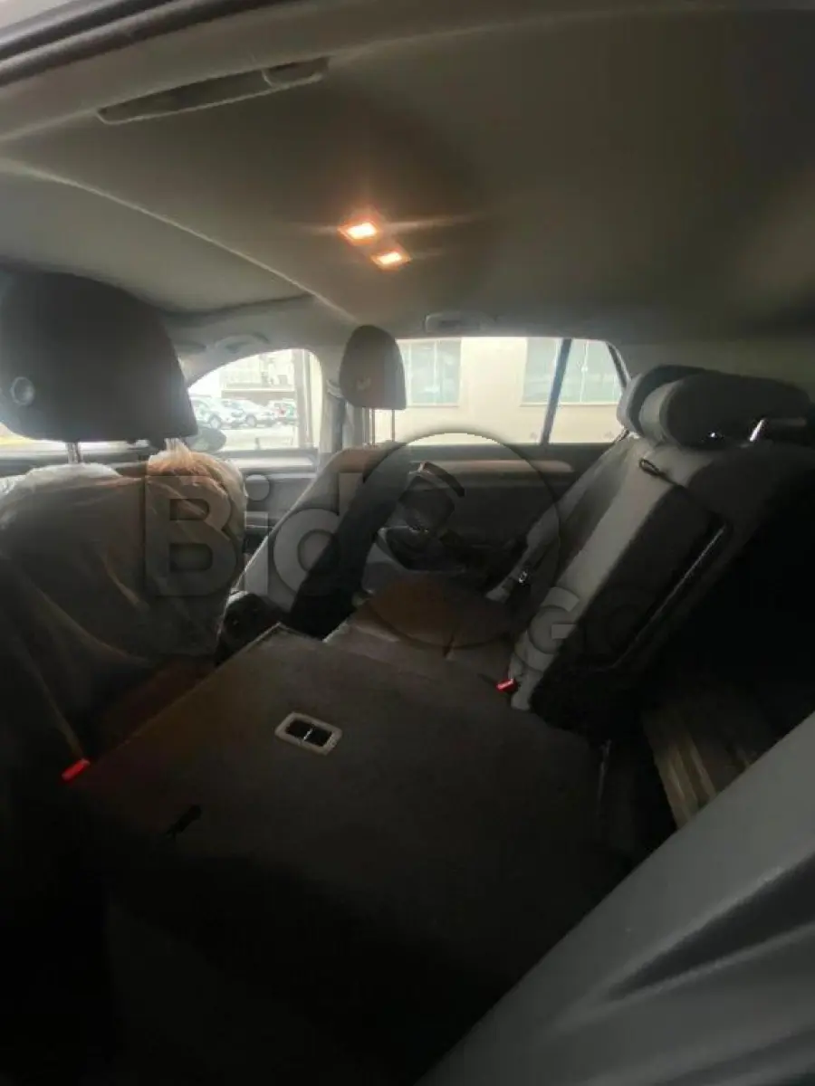 LOTE 041 - Espécie: PASSAGEIRO / Marca: I / Modelo: VW GOLF COMFORTLINE AA / Placa: QHB4648 / UF: SC / Município: Itajaí / Ano fabricação: 2014 / Ano modelo: 2015 / Cor: BRANCA / Chassi: WVWHD6AU6FW101545 / Motor: CHP177573 / RENAVAM: 01026407947