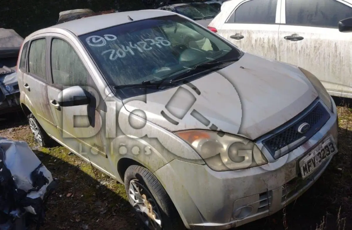 LOTE 038 - Espécie: PASSAGEIRO / Marca: FORD / Modelo: FIESTA 1.6 FLEX / Placa: MFV3233 / UF: SC / Município: Tijucas / Ano fabricação: 2009 / Ano modelo: 2009 / Cor: PRATA / Chassi: 9BFZF55P598378442 / Motor: QF9A98378442 / RENAVAM: 00123319650