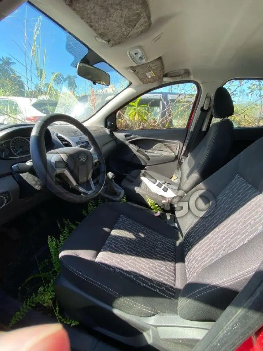 LOTE 014 - Espécie: AUTOMOVEL / Marca: FORD / Modelo: KA SE 1.0 HA / Placa: MMC0687 / UF: SC / Município: Joinville / Ano fabricação: 2014 / Ano modelo: 2015 / Cor: VERMELHA / Chassi: 9BFZH55LXF8123823 / Motor: XNKAF8123823 / RENAVAM: 1016892621