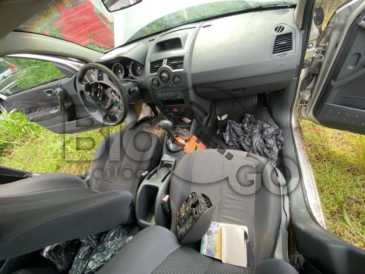 LOTE 001 - Espécie: PASSAGEIRO / Marca: RENAULT / Modelo: MEGANESD EXP 20A / Placa: ADP0191 / UF: MG / Município: Toledo / Ano fabricação: 2008 / Ano modelo: 2008 / Cor: PRATA / Chassi: 93YLM2N1A8J018608 / Motor: F4R1771C099496 RENAVAM:00978452704