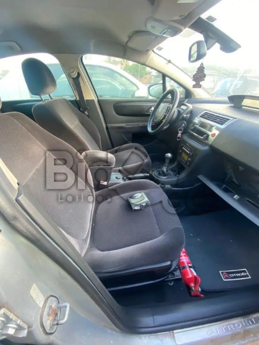 LOTE 043 - Espécie: PASSAGEIRO / Marca: I / Modelo: CITROEN C4 20EXC5P F / Placa: MIW5685 / UF: SC / Município: Joinville / Ano fabricação: 2010 / Ano modelo: 2011 / Cor: PRATA / Chassi: 8BCLCRFJYBG529374 / Motor: 10TWAB0063936 RENAVAM: 00338612661