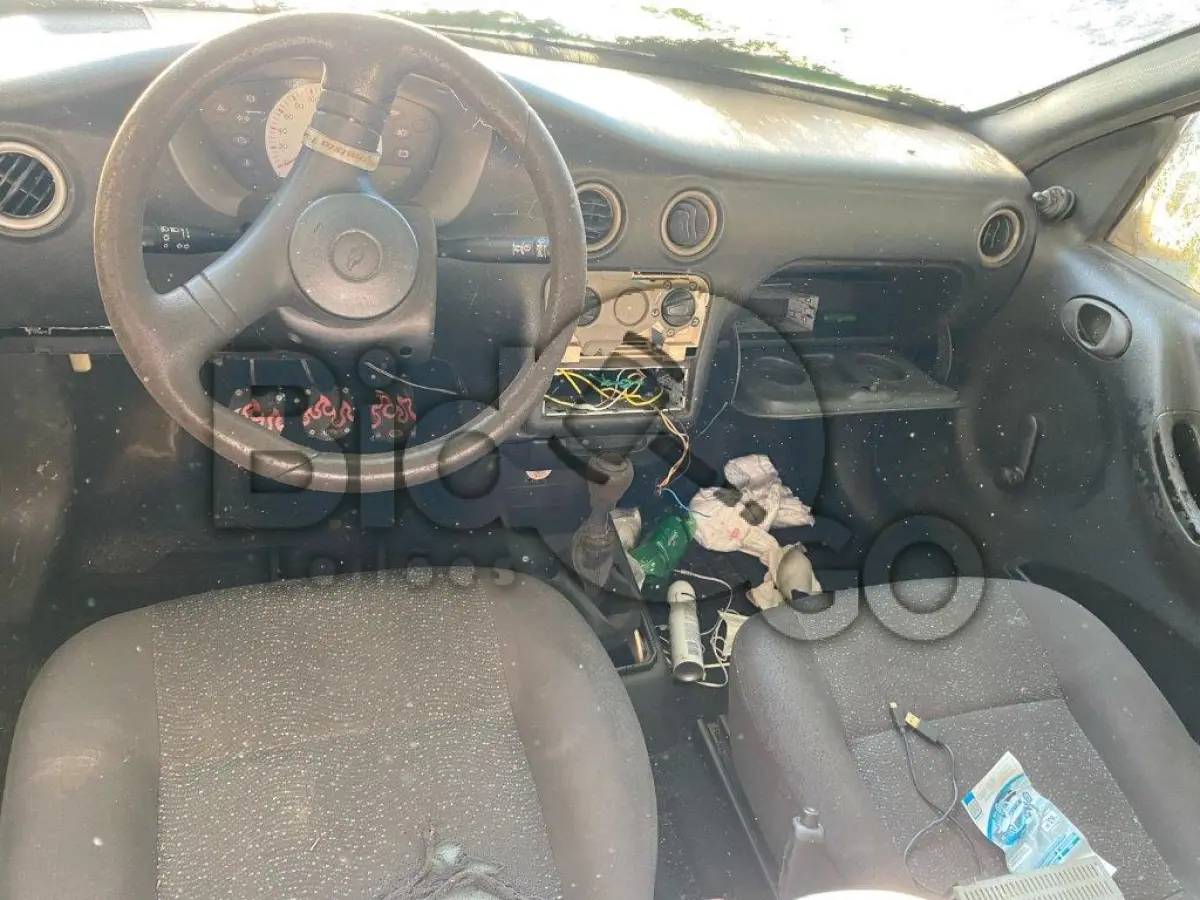 LOTE 007 - Espécie: PASSAGEIRO / Marca: GM / Modelo: CELTA / Placa: MBO0133 / UF: SC / Município: Chapecó / Ano fabricação: 2002 / Ano modelo: 2002 / Cor: PRETA / Chassi: 9BGRD08Z02G167863 / Motor: DJ0118977 / RENAVAM: 00781684889