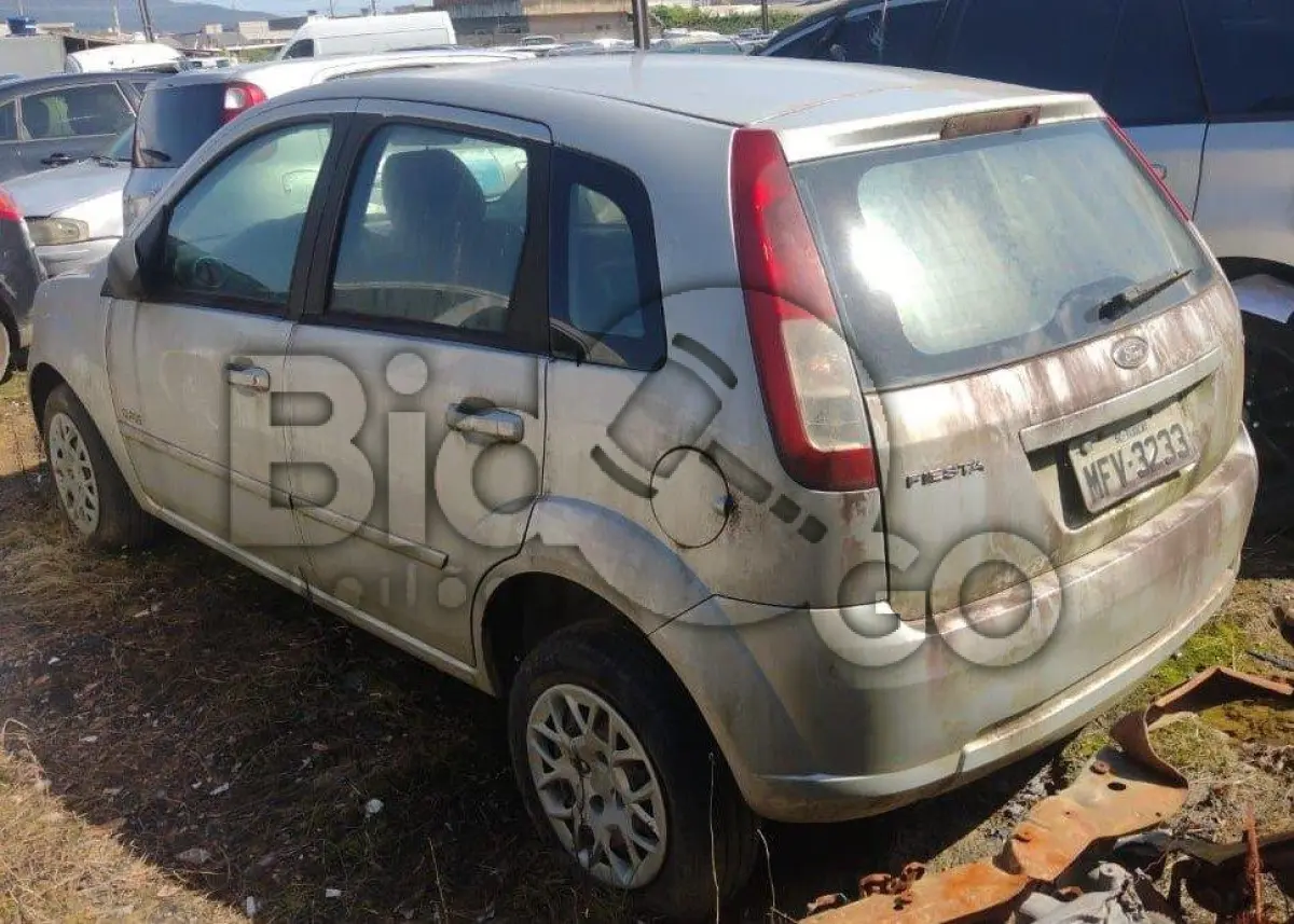 LOTE 038 - Espécie: PASSAGEIRO / Marca: FORD / Modelo: FIESTA 1.6 FLEX / Placa: MFV3233 / UF: SC / Município: Tijucas / Ano fabricação: 2009 / Ano modelo: 2009 / Cor: PRATA / Chassi: 9BFZF55P598378442 / Motor: QF9A98378442 / RENAVAM: 00123319650