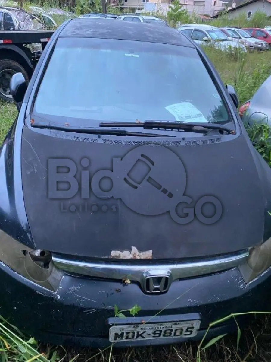 LOTE 015 - Espécie: PASSAGEIRO / Marca: HONDA / Modelo: CIVIC LXS FLEX / Placa: MDK9805 / UF: SC / Município: Araranguá / Ano fabricação: 2007 / Ano modelo: 2007 / Cor: PRETA / Chassi: 93HFA65407Z209520 / Motor: R18A67Z209535 / RENAVAM: 00925352365