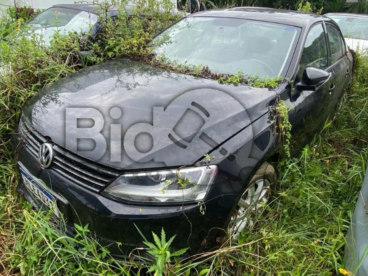 LOTE 005 - Espécie: PASSAGEIRO / Marca: I / Modelo: VW JETTA 2.0 / Placa: MLE4D31 / UF: SC / Município: Joinville / Ano fabricação: 2012 / Ano modelo: 2012 / Cor: PRETA / Chassi: 3VWDJ2168DM034796 / Motor: CKJ024880 / RENAVAM: 00508912970