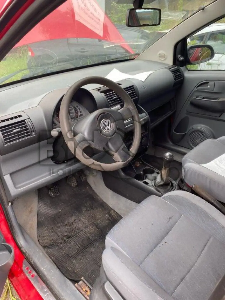 LOTE 006 - Espécie: PASSAGEIRO / Marca: VW / Modelo: FOX 1.6 / Placa: EMY4G46 / UF: PR / Município: Curitiba / Ano fabricação: 2004 / Ano modelo: 2004 / Cor: VERMELHA / Chassi: 9BWKB05Z454030196 / Motor: BJA015139 / RENAVAM: 00836874927