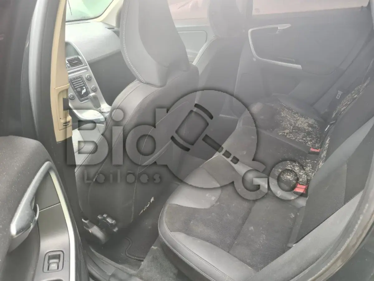 LOTE 028 - Espécie: MISTO / Marca: VOLVO / Modelo: VOLVO XC60 2.0 T5 COMF / Placa: EYL8665 / UF: SC / Município: Joinville / Ano fabricação: 2011 / Ano modelo: 2011 / Cor: BRANCA / Chassi: YV1DZ475BC2259862 / Motor: B4204T71042667 / RENAVAM: 00379419939