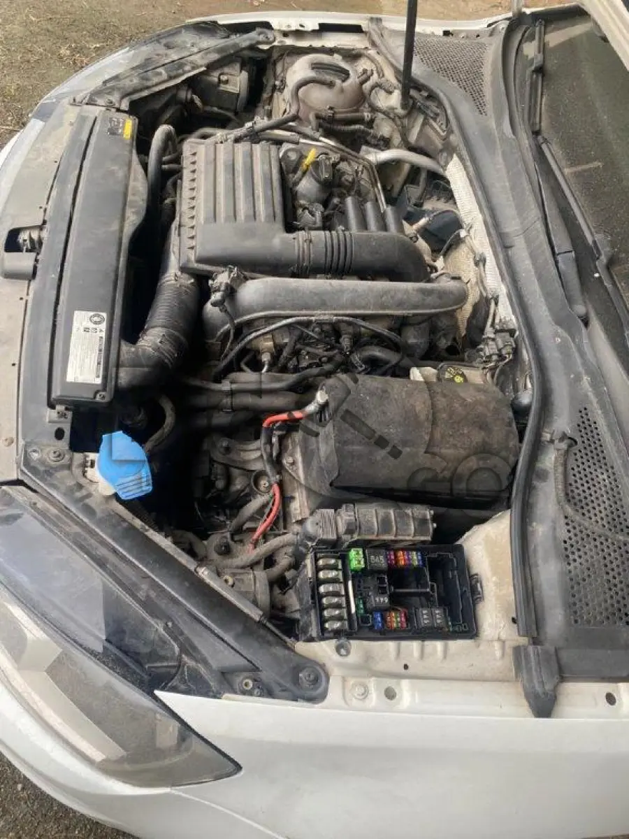 LOTE 041 - Espécie: PASSAGEIRO / Marca: I / Modelo: VW GOLF COMFORTLINE AA / Placa: QHB4648 / UF: SC / Município: Itajaí / Ano fabricação: 2014 / Ano modelo: 2015 / Cor: BRANCA / Chassi: WVWHD6AU6FW101545 / Motor: CHP177573 / RENAVAM: 01026407947