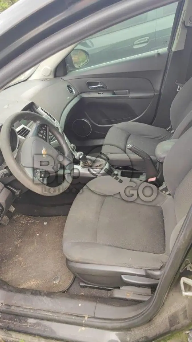 LOTE 039 - Espécie: PASSAGEIRO / Marca: CHEVROLET / Modelo: CRUZE LT NB / Placa: MKK1212 / UF: SC / Município: Brusque / Ano fabricação: 2012 / Ano modelo: 2012 / Cor: PRETA / Chassi: 9BGPB69M0CB240662 / Motor:N18XFF20RU6713 RENAVAM: 00452730112
