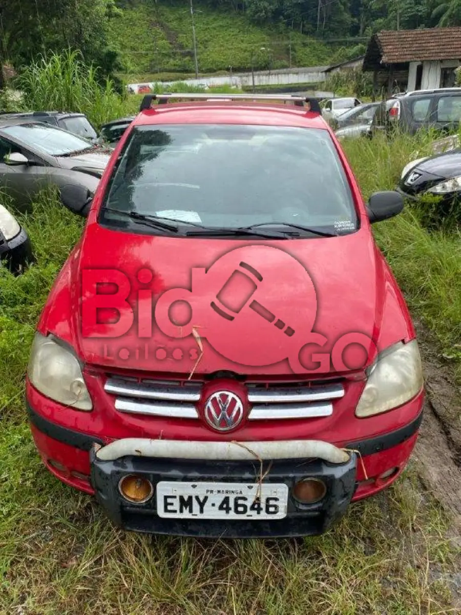 LOTE 006 - Espécie: PASSAGEIRO / Marca: VW / Modelo: FOX 1.6 / Placa: EMY4G46 / UF: PR / Município: Curitiba / Ano fabricação: 2004 / Ano modelo: 2004 / Cor: VERMELHA / Chassi: 9BWKB05Z454030196 / Motor: BJA015139 / RENAVAM: 00836874927