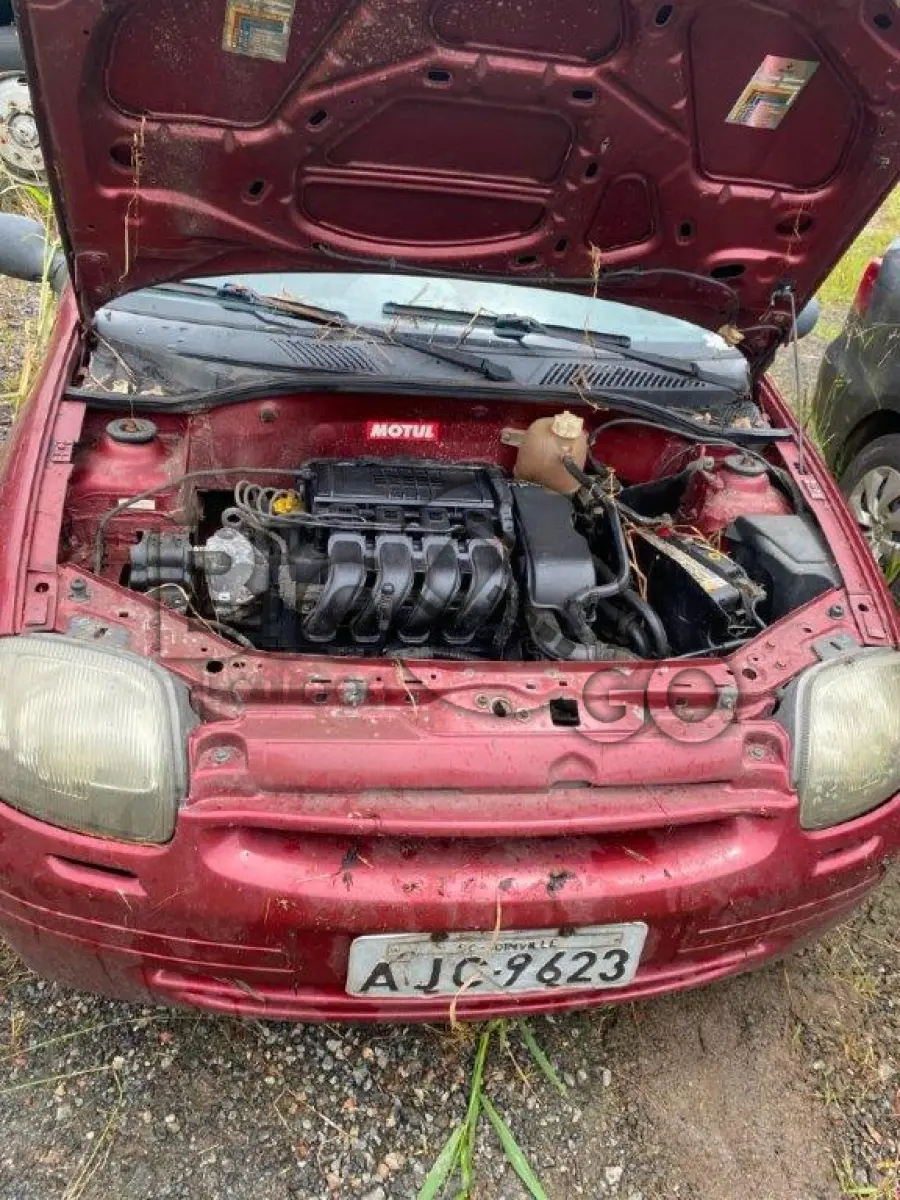 LOTE 052 - Espécie: PASSAGEIRO / Marca: RENAULT / Modelo: CLIO RN 1.0 16V / Placa: AJC9623 / UF: SC / Município: Joinville / Ano fabricação: 2001 / Ano modelo: 2001 / Cor: VERMELHA / Chassi: 93YLB06152J319965 / Motor:D4DA700Q029477 RENAVAM: 00776136852