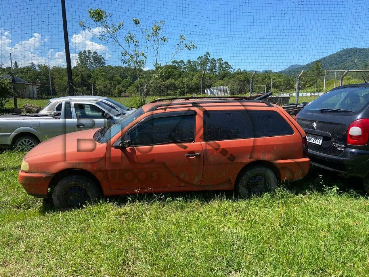 LOTE 027 - Espécie: PASSAGEIRO / Marca: VW / Modelo: PARATI CL 1.6 MI / Placa: LYY7395 / UF: SC / Município: Timbó / Ano fabricação: 1997 / Ano modelo: 1997 / Cor: VERMELHA / Chassi: 9BWZZZ379VT144970 / Motor: UND099703 / RENAVAM: 00679596828