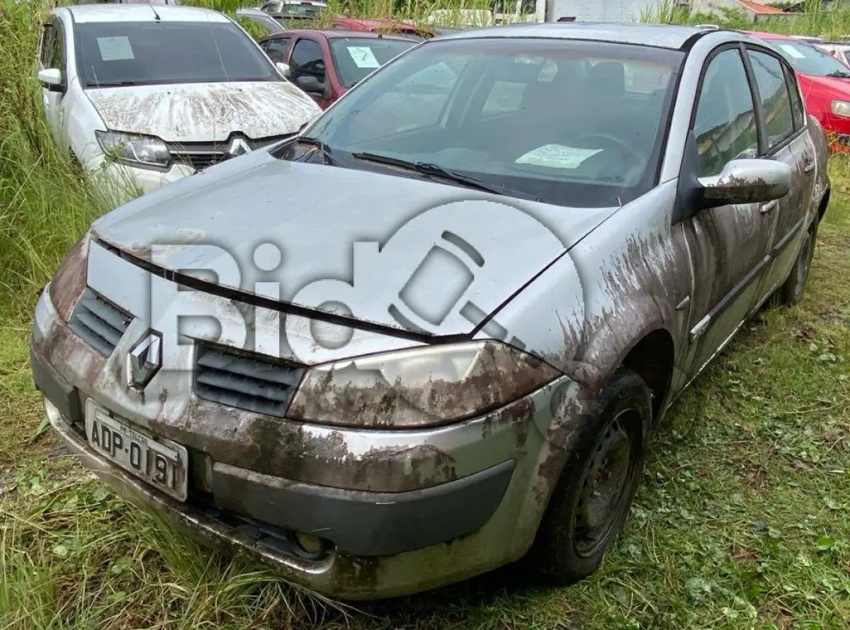 LOTE 001 - Espécie: PASSAGEIRO / Marca: RENAULT / Modelo: MEGANESD EXP 20A / Placa: ADP0191 / UF: MG / Município: Toledo / Ano fabricação: 2008 / Ano modelo: 2008 / Cor: PRATA / Chassi: 93YLM2N1A8J018608 / Motor: F4R1771C099496 RENAVAM:00978452704