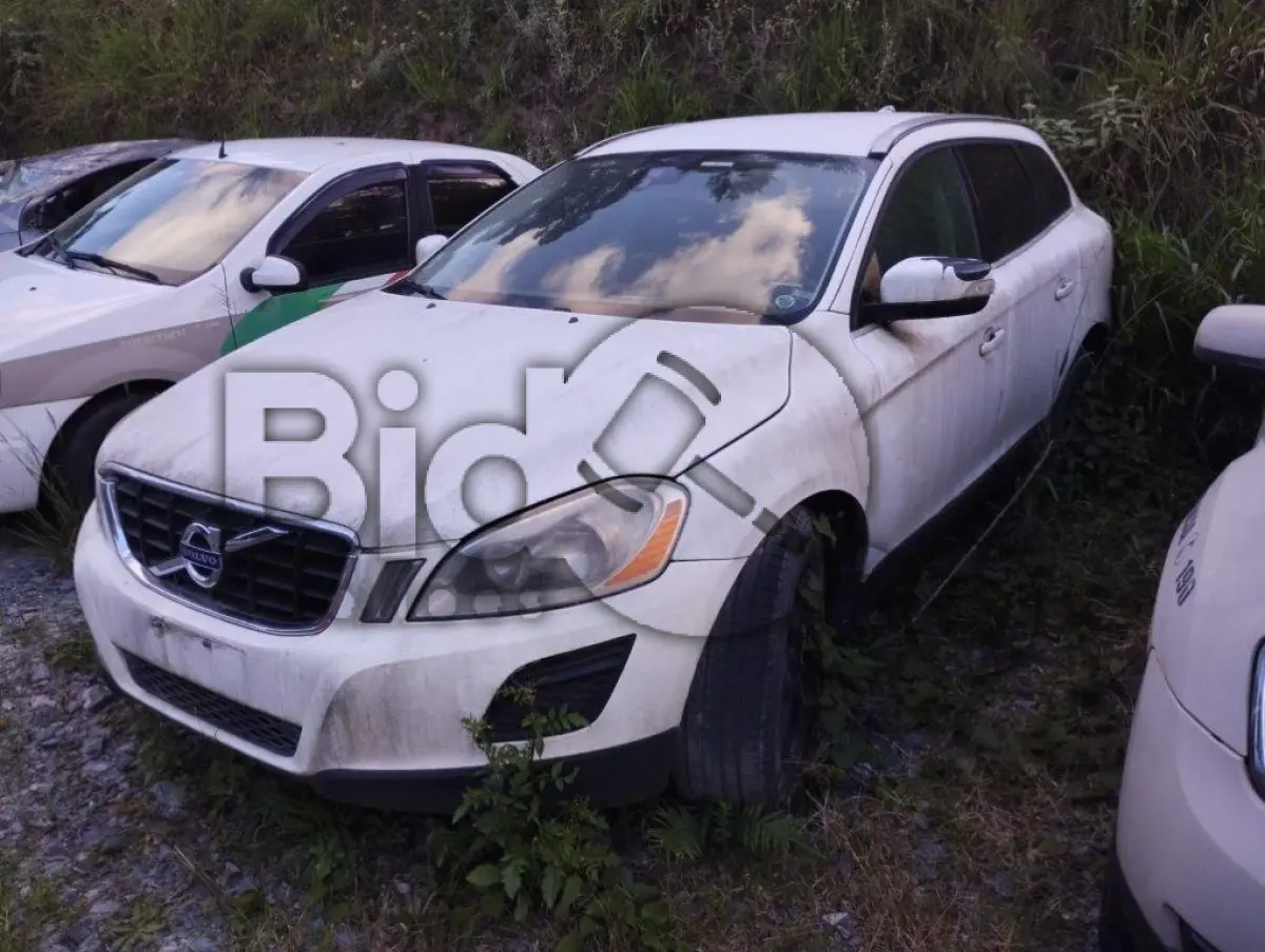 LOTE 028 - Espécie: MISTO / Marca: VOLVO / Modelo: VOLVO XC60 2.0 T5 COMF / Placa: EYL8665 / UF: SC / Município: Joinville / Ano fabricação: 2011 / Ano modelo: 2011 / Cor: BRANCA / Chassi: YV1DZ475BC2259862 / Motor: B4204T71042667 / RENAVAM: 00379419939