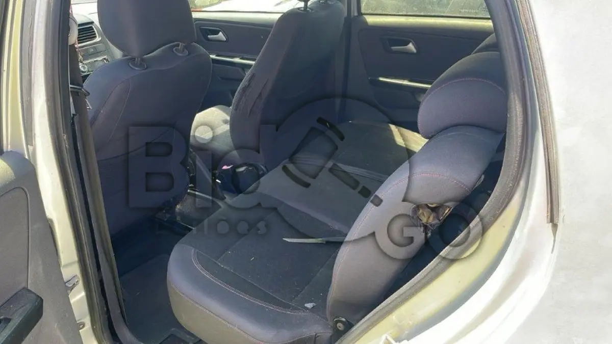 LOTE 032 - Espécie: PASSAGEIRO / Marca: VW / Modelo: CROSSFOX GII / Placa: OAP4903 / UF: MT / Município: Cuiabá / Ano fabricação: 2012 / Ano modelo: 2012 / Cor: PRATA / Chassi: 9BWAB45Z4D4003503 / Motor: CCRN08766 / RENAVAM: 00468549633