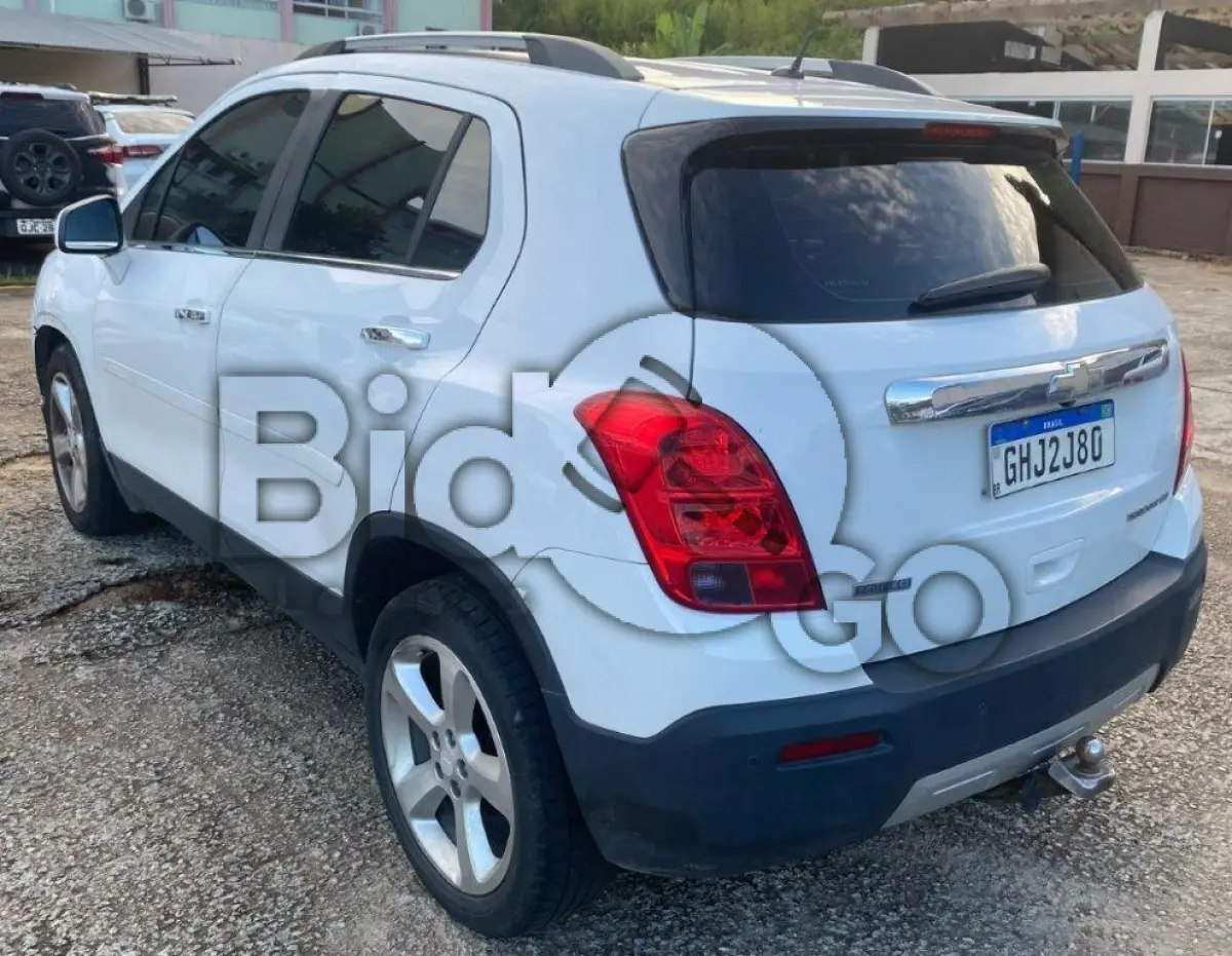 LOTE 054 - Espécie: MISTO / Marca: CHEVROLET / Modelo: TRACKER LTZ AT / Placa: GHJ2J80 / UF: SC / Município: Camboriú / Ano fabricação: 2016 / Ano modelo: 2016 / Cor: BRANCA / Chassi: 3GNCJ8EWXGL271030 / Motor: CGL271030 / RENAVAM: 01107458207