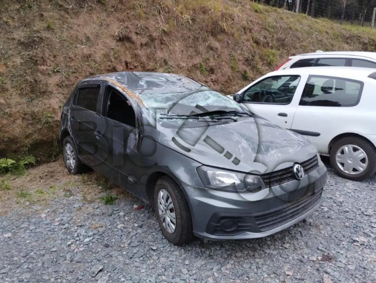 LOTE 048 - SUCATA - Espécie: PASSAGEIRO / Marca: VW / Modelo: NOVO GOL TL MBV / Placa: QOH7233 / UF: SC / Município: São Bento do Sul / Ano fabricação: 2018 / Ano modelo: 2018 / Cor: CINZA / Chassi: 9BWAB45U5JT154632 / Motor: CCRAE1433 / RENAVAM: 01152282368