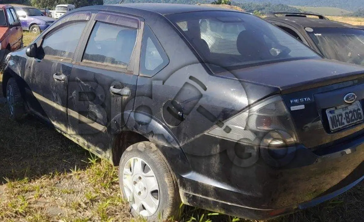 LOTE 046 - Espécie: PASSAGEIRO / Marca: FORD / Modelo: FIESTA SEDAN FLEX / Placa: MHZ8206 / UF: SC / Município: Salete / Ano fabricação: 2010 / Ano modelo: 2011 / Cor: PRETA / Chassi: 9BFZF54AXB8061386 / Motor: SM9AB8061386 / RENAVAM: 00219294593