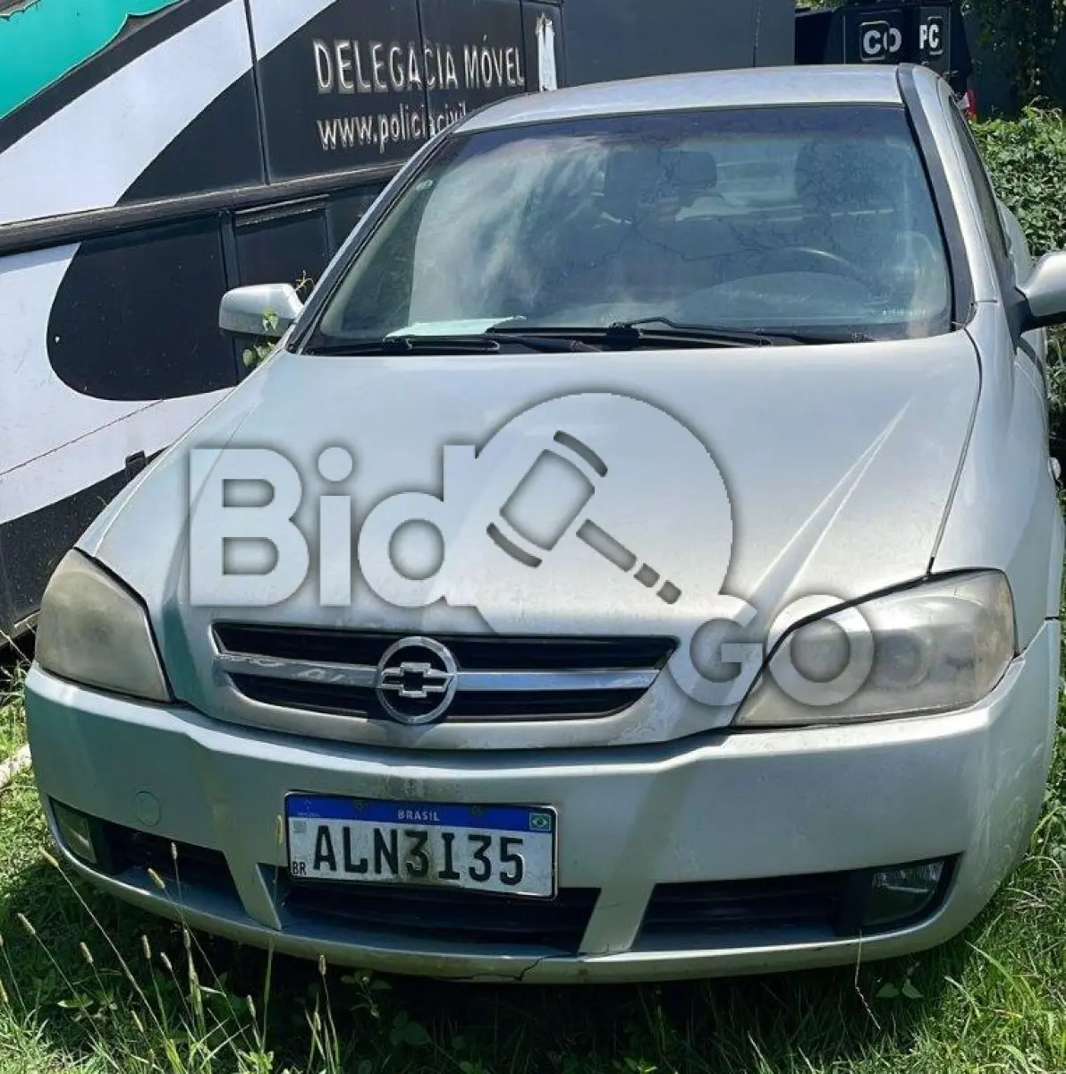LOTE 033 - Espécie: PASSAGEIRO / Marca: GM / Modelo: ASTRA SEDAN CD / Placa: ALN3I35 / UF: SC / Município: Mafra / Ano fabricação: 2004 / Ano modelo: 2004 / Cor: PRATA / Chassi: 9BGTT69B04B161934 / Motor: 2S0010297 / RENAVAM: 00821383922