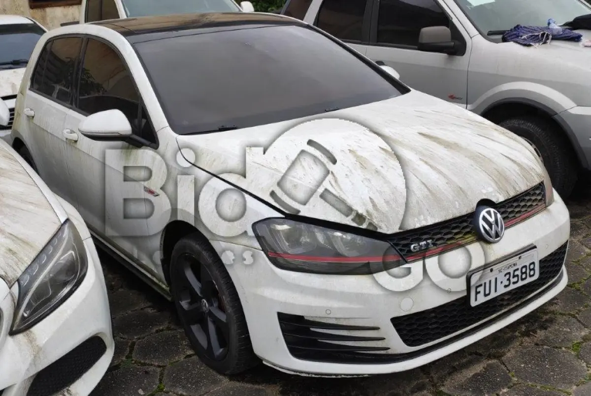 LOTE 006 -  VW GOLF GTI AB / Ano fabricação: 2013 / Ano modelo: 2013 / Cor: BRANCA 