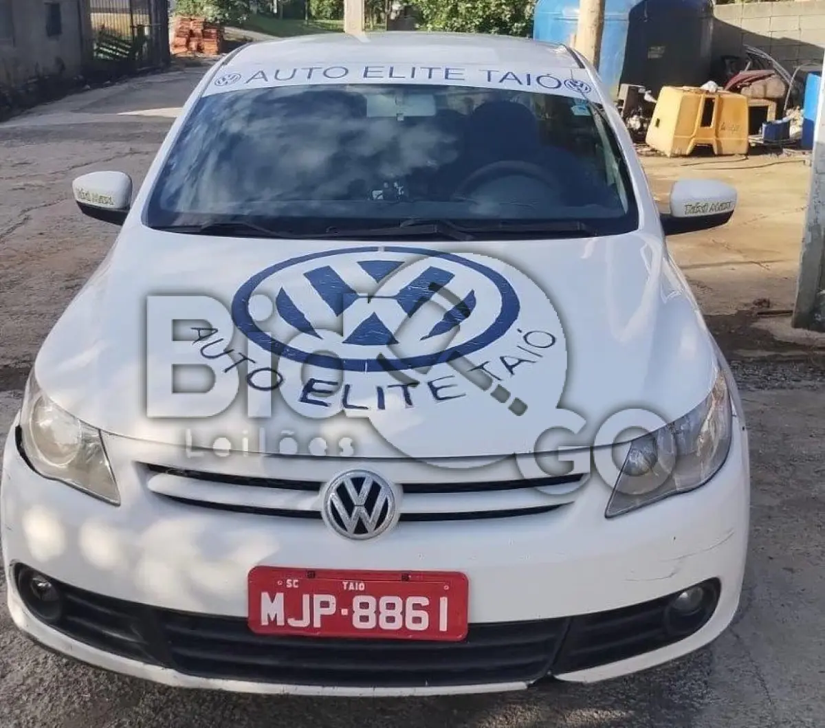 LOTE 047 - Espécie: PASSAGEIRO / Marca: VW / Modelo: VOYAGE 1.6 / Placa: MJP8861 / UF: SC / Município: Taió / Ano fabricação: 2012 / Ano modelo: 2012 / Cor: BRANCA / Chassi: 9BWDB05U5CT197781 / Motor: CCRY07856 / RENAVAM: 00451238095