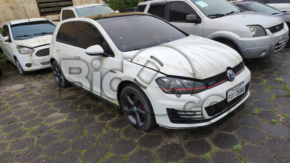 LOTE 006 -  VW GOLF GTI AB / Ano fabricação: 2013 / Ano modelo: 2013 / Cor: BRANCA 