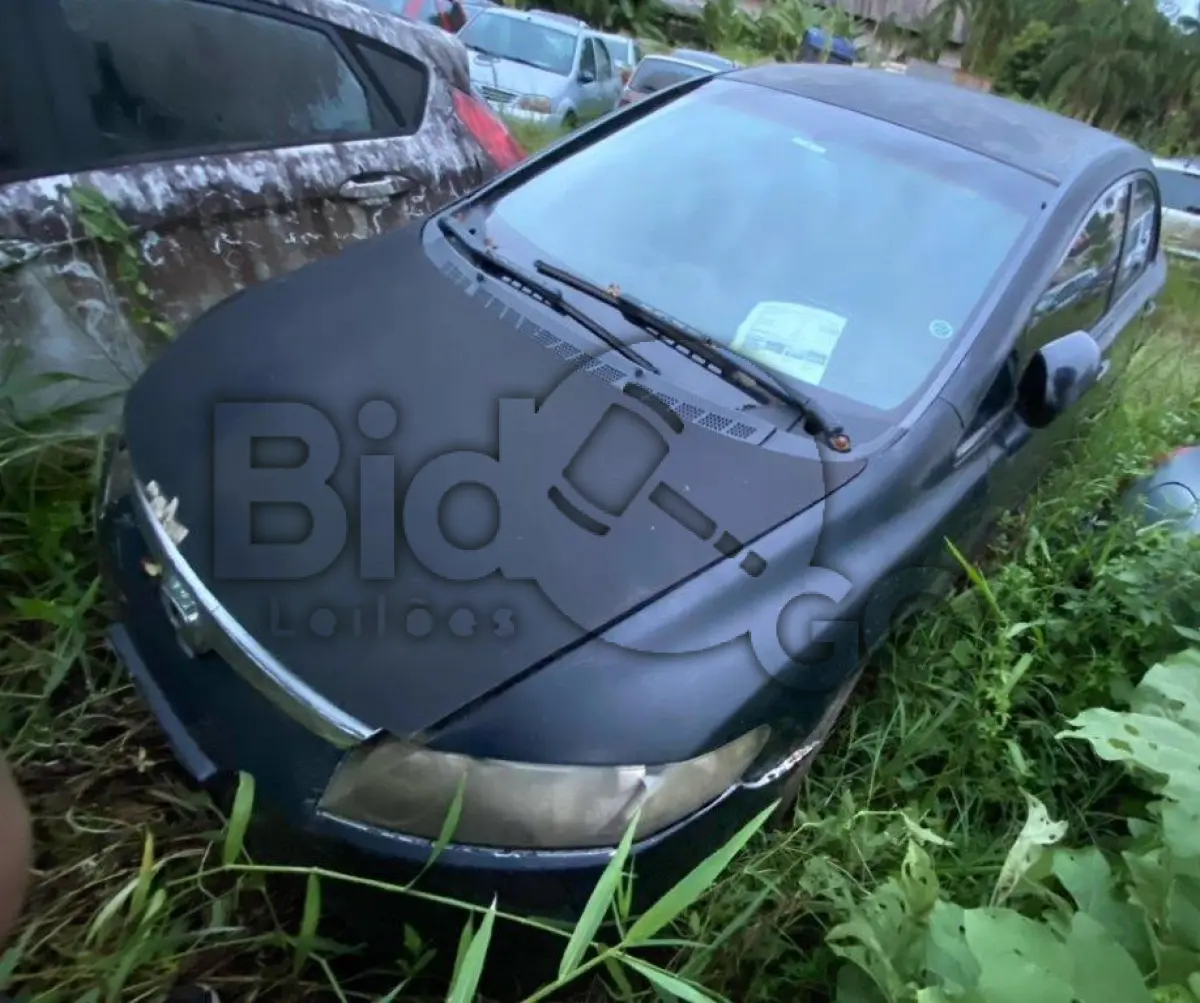 LOTE 015 - Espécie: PASSAGEIRO / Marca: HONDA / Modelo: CIVIC LXS FLEX / Placa: MDK9805 / UF: SC / Município: Araranguá / Ano fabricação: 2007 / Ano modelo: 2007 / Cor: PRETA / Chassi: 93HFA65407Z209520 / Motor: R18A67Z209535 / RENAVAM: 00925352365