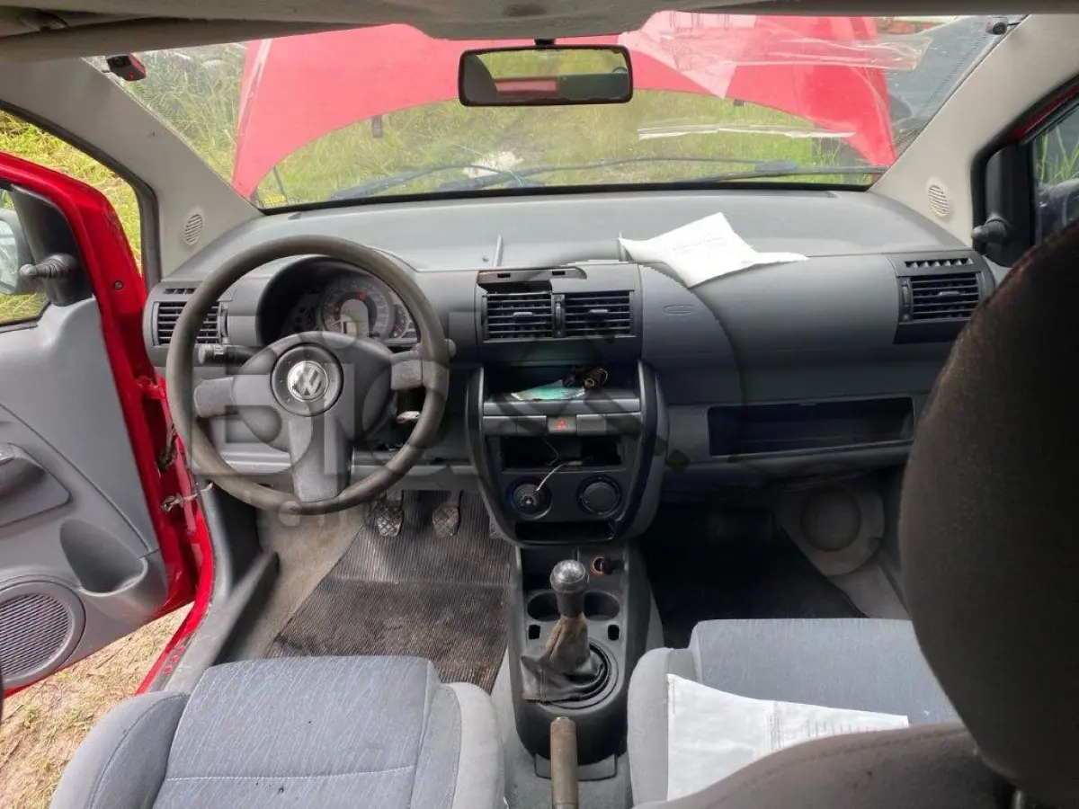 LOTE 006 - Espécie: PASSAGEIRO / Marca: VW / Modelo: FOX 1.6 / Placa: EMY4G46 / UF: PR / Município: Curitiba / Ano fabricação: 2004 / Ano modelo: 2004 / Cor: VERMELHA / Chassi: 9BWKB05Z454030196 / Motor: BJA015139 / RENAVAM: 00836874927