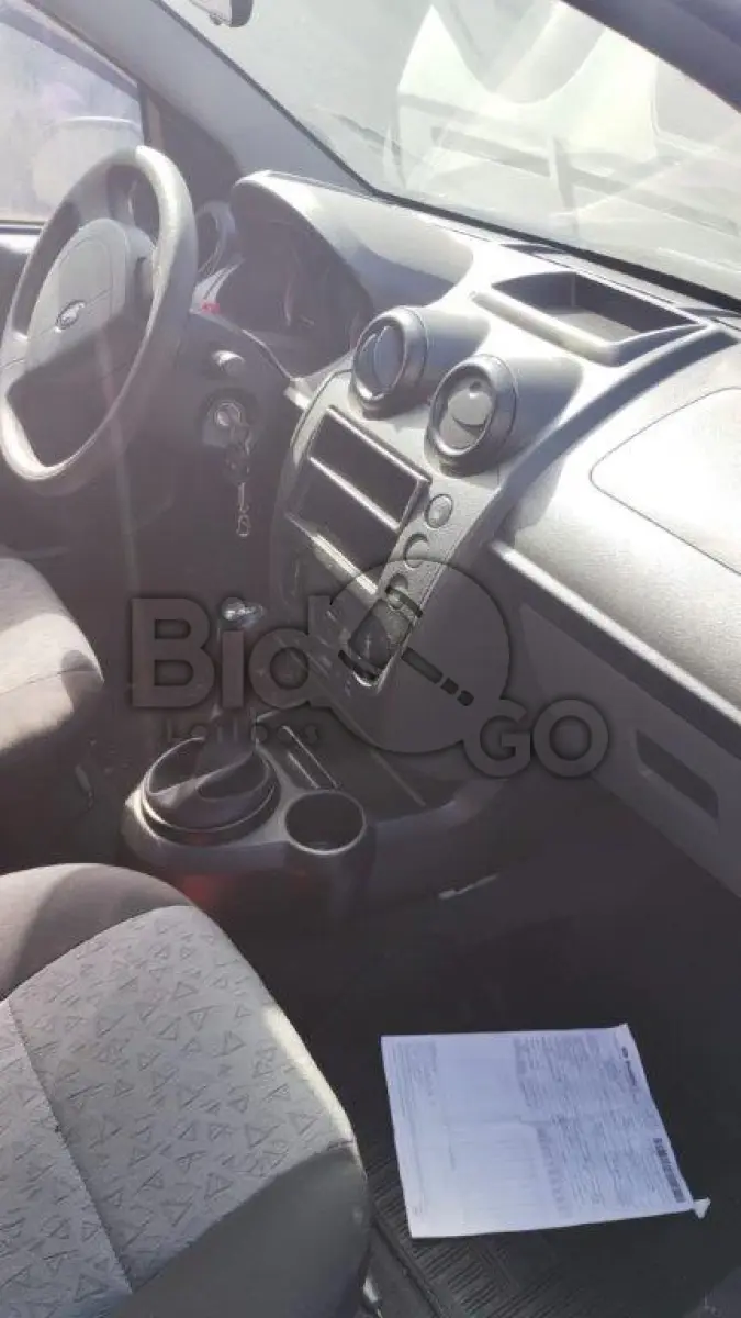 LOTE 046 - Espécie: PASSAGEIRO / Marca: FORD / Modelo: FIESTA SEDAN FLEX / Placa: MHZ8206 / UF: SC / Município: Salete / Ano fabricação: 2010 / Ano modelo: 2011 / Cor: PRETA / Chassi: 9BFZF54AXB8061386 / Motor: SM9AB8061386 / RENAVAM: 00219294593