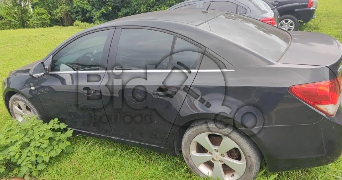 LOTE 039 - Espécie: PASSAGEIRO / Marca: CHEVROLET / Modelo: CRUZE LT NB / Placa: MKK1212 / UF: SC / Município: Brusque / Ano fabricação: 2012 / Ano modelo: 2012 / Cor: PRETA / Chassi: 9BGPB69M0CB240662 / Motor:N18XFF20RU6713 RENAVAM: 00452730112