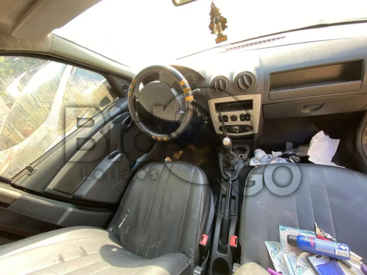 LOTE 010 - Espécie: PASSAGEIRO / Marca: RENAULT / Modelo: LOGAN EXP 1016V / Placa: LKZ6736 / UF: SC / Município: Joinville / Ano fabricação: 2009 / Ano modelo: 2010 / Cor: AZUL / Chassi: 93YLSR7GHAJ320671 / Motor:D4DH760Q066481 RENAVAM: 00169654192