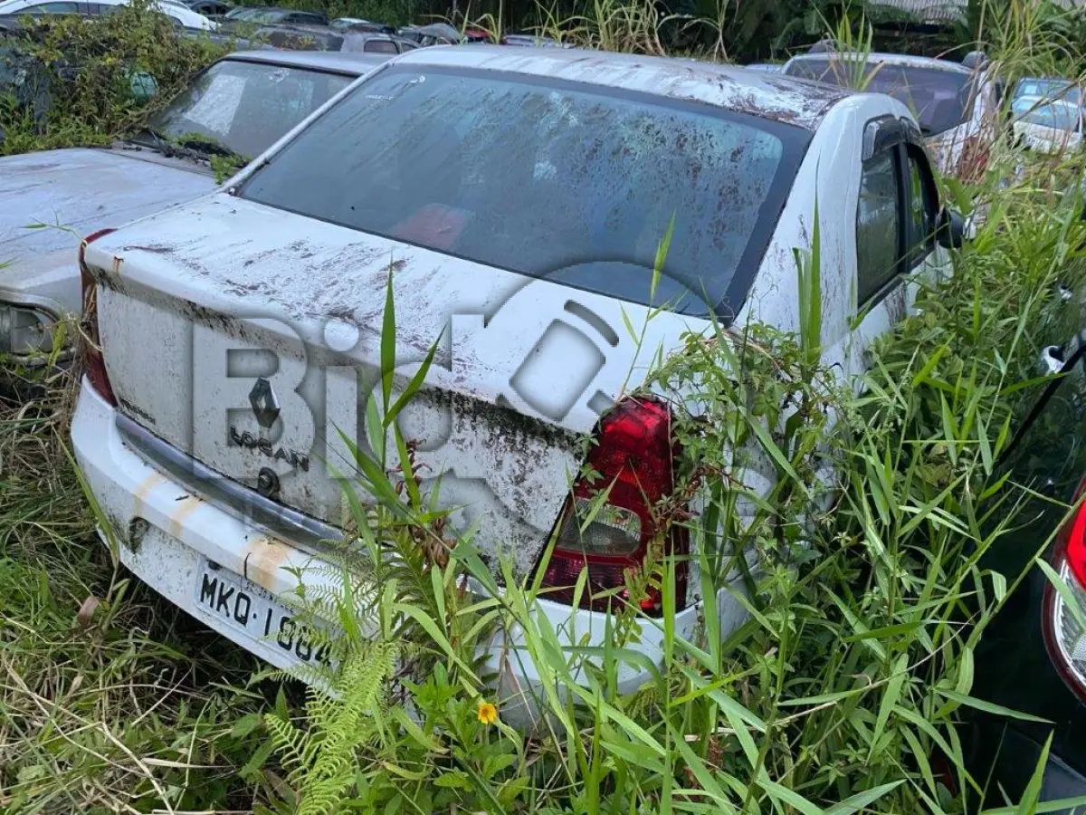 LOTE 004 - Espécie: PASSAGEIRO / Marca: RENAULT / Modelo: LOGAN EXP 1016V / Placa: MKQ1884 / UF: SC / Município: Joinville / Ano fabricação: 2013 / Ano modelo: 2013 / Cor: BRANCA / Chassi: 93YLSR7RHDJ723950 / Motor:D4DH760Q283097 RENAVAM: 00545597862