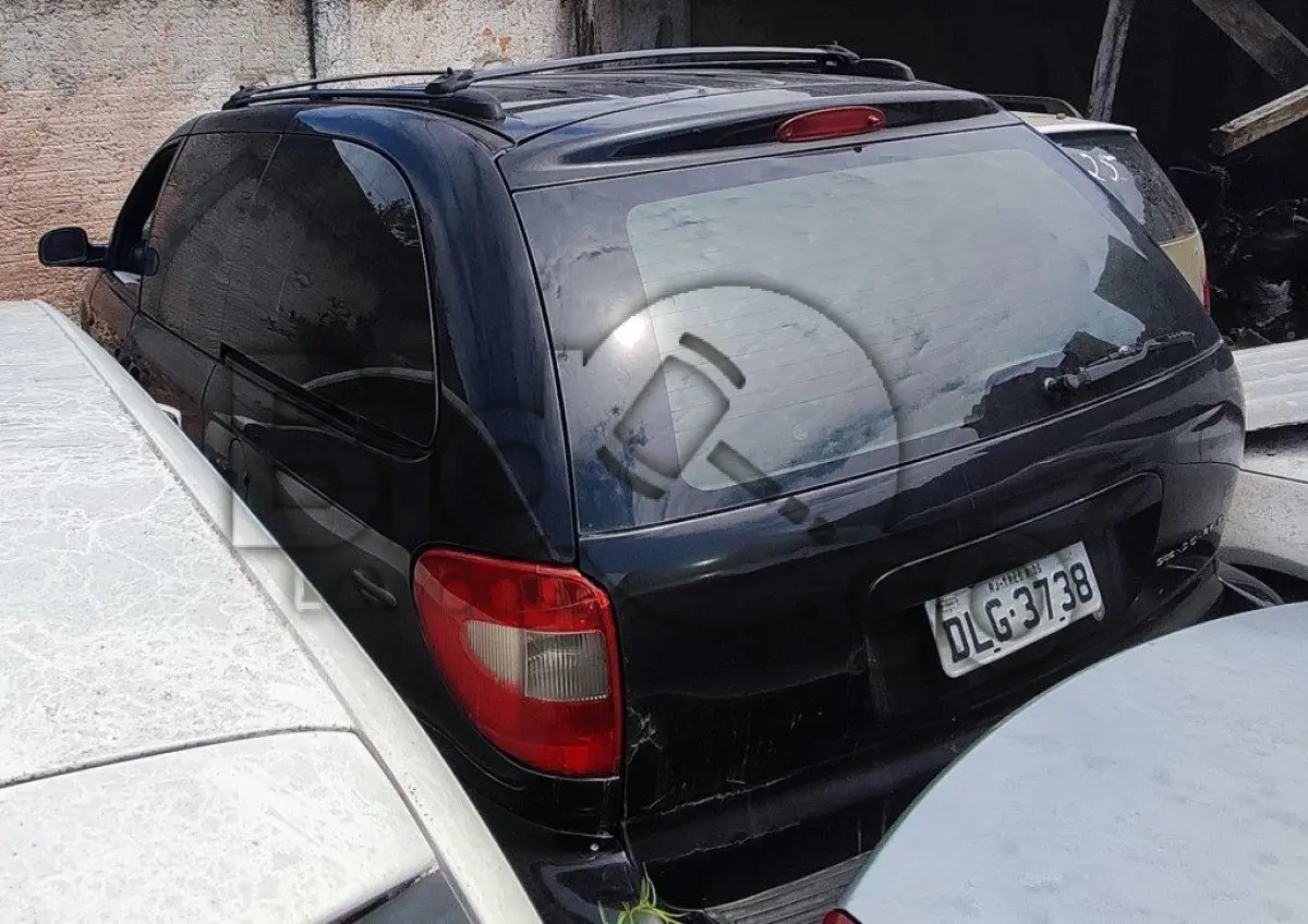 LOTE 045 - Espécie: MISTO / Marca: CHRYSLER / Modelo: GCARAVAN SE / Placa: DLG3738 / UF: RJ / Município: Três Rios / Ano fabricação: 2005 / Ano modelo: 2005 / Cor: PRETA / Chassi: 1C8GYB5R25Y570258 / Motor: 5Y570258 / RENAVAM: 00868517330