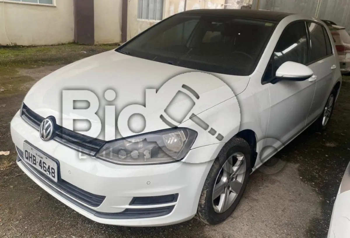 LOTE 041 - Espécie: PASSAGEIRO / Marca: I / Modelo: VW GOLF COMFORTLINE AA / Placa: QHB4648 / UF: SC / Município: Itajaí / Ano fabricação: 2014 / Ano modelo: 2015 / Cor: BRANCA / Chassi: WVWHD6AU6FW101545 / Motor: CHP177573 / RENAVAM: 01026407947